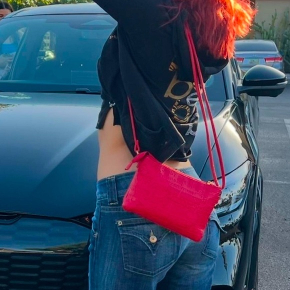 Juicy Couture Word Search“Lipstick Red” Triple Crossbody bag Adjustable Strap - Picture 2 of 7